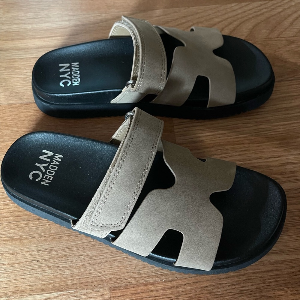 Madden NYC Women's Footbed Sandals, Size 6, Slip-On,
Beige - new without tags